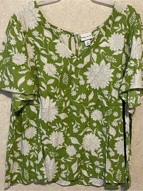 Ava & Viv Green and White Floral V-Neck Women’s Blouse